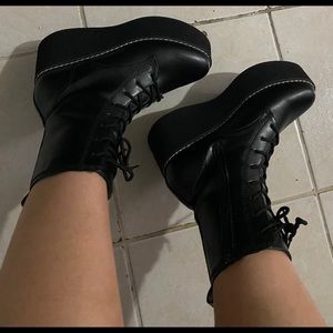 Truffle collection platform boots